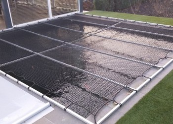 PE geknoopte netten 29x29 mm., draaddikte 3 mm. G. Franken