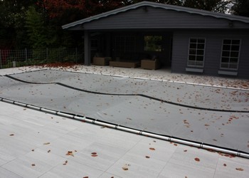Zwembadafdekking pvc met gaasstrook