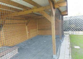 polyethyleen geknoopt net 18x18 mm draaddikte 1,3 mm. Fam Kerkhofs Hechtel