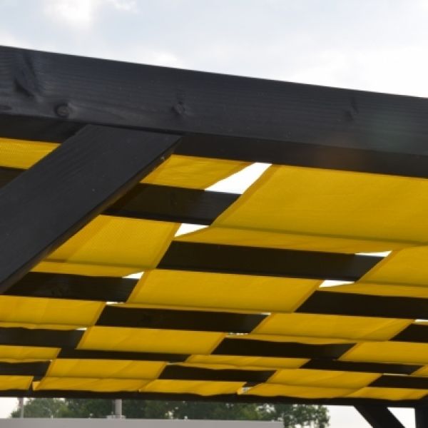 schaduwdoek op maat yellow met band en ringen